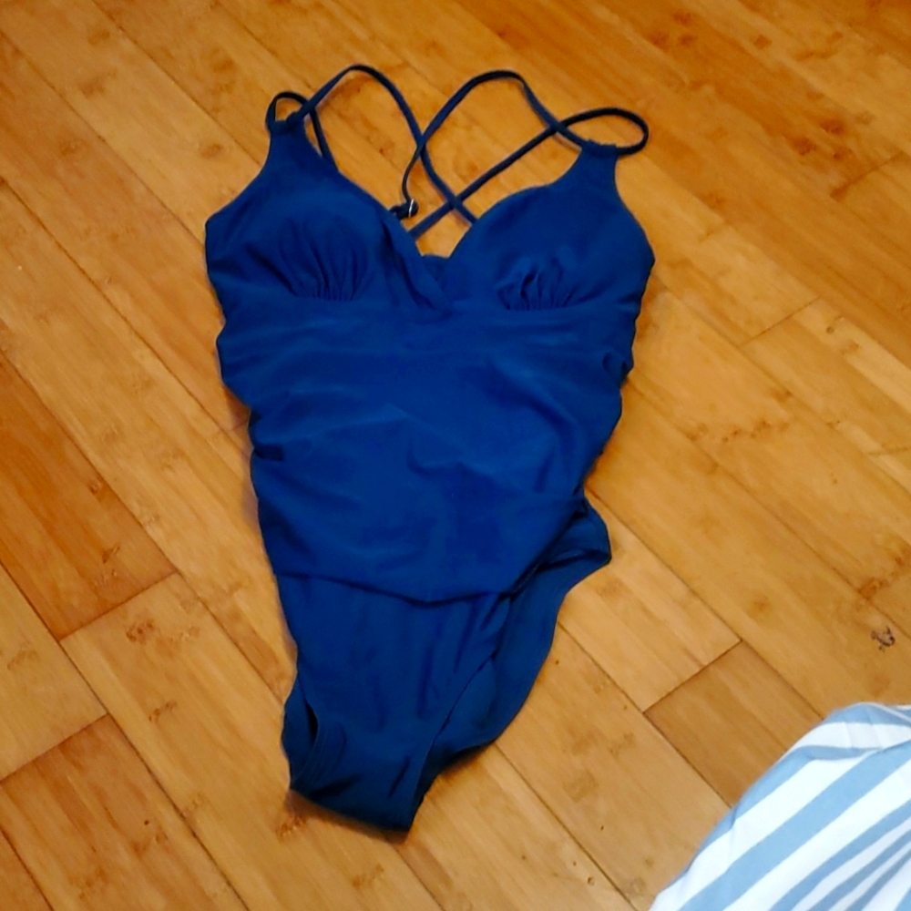 NEW ONE PIECE SWIMSUIT